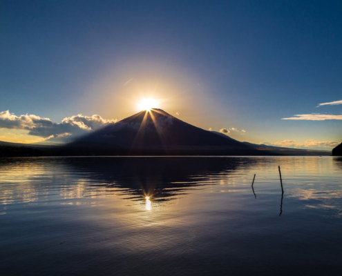 Lever de soleil sur le lac Motosu et Mont Fuji